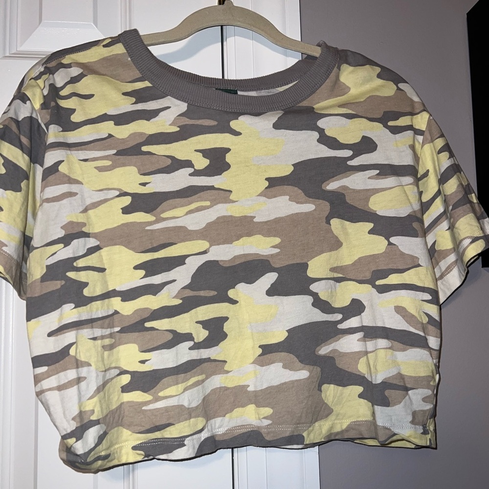Cropped camo t shirt